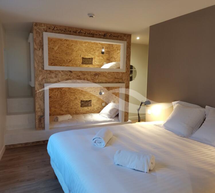 L0496 | HOTEL** - RESTAURANT