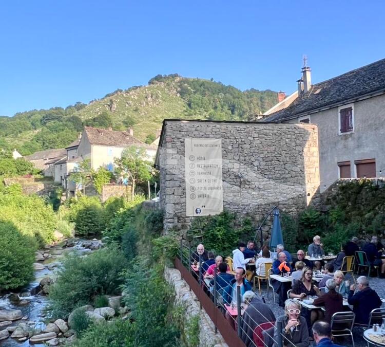 L0496 | HOTEL** - RESTAURANT