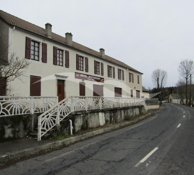 M0253 | Grande bâtisse ancien hôtel en Margeride